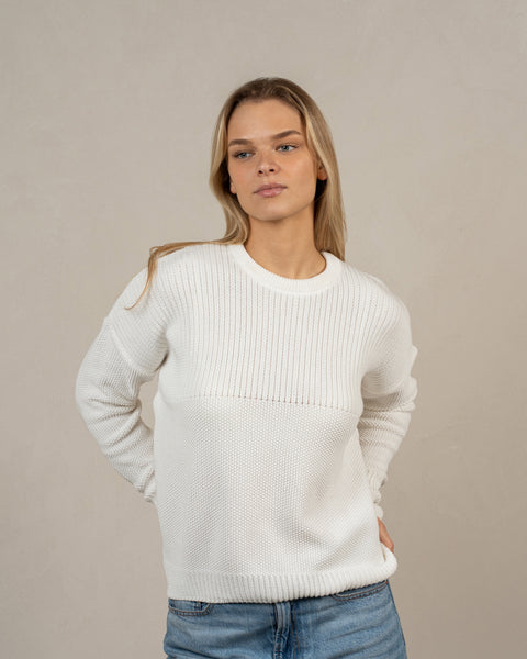 The mennique.combed cotton sweater SONATA in white color.